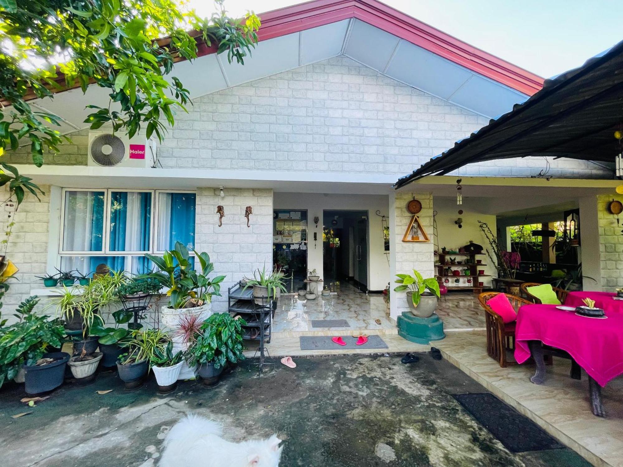 卡斯凯德岩石之家酒店 波隆纳鲁沃 外观 照片